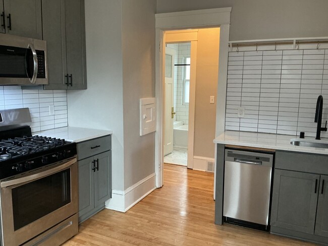 Primary Photo - 2182-84 N 51st St