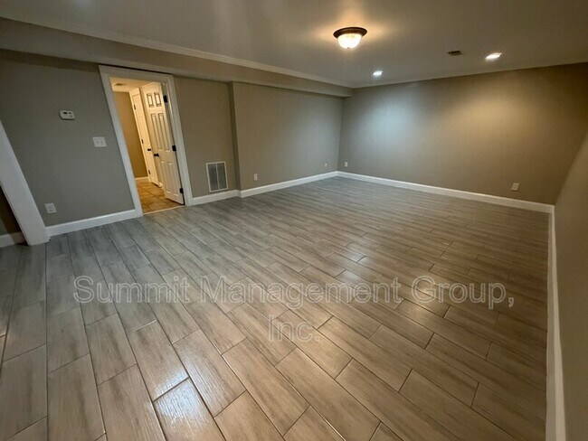 Building Photo - 2405 Twin Creek Ct SW