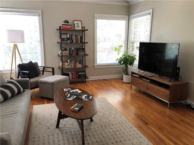 Building Photo - 2920 Windsor Rd