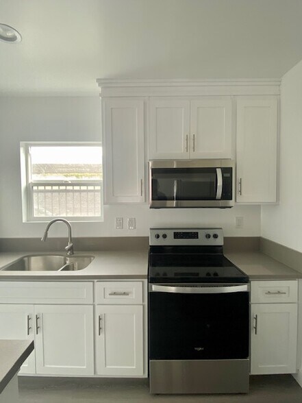 Kitchen - 413 W 53rd St