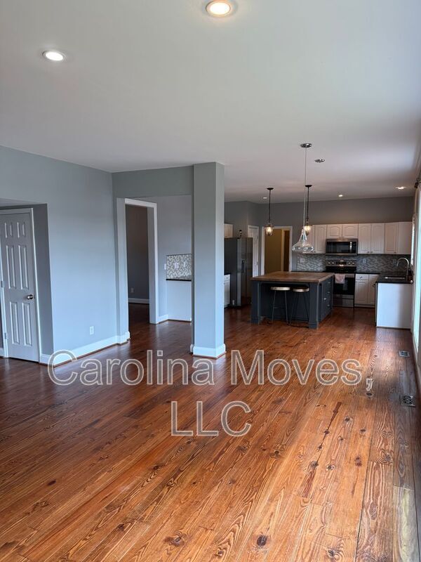 Building Photo - 2208 Howlong Ave