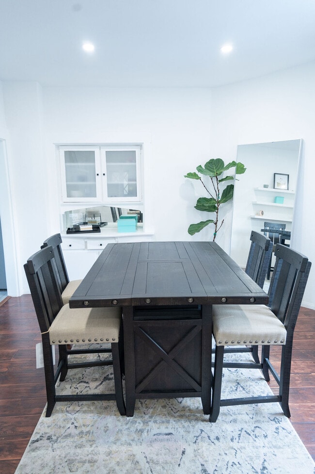 Building Photo - 156 W Peoria St