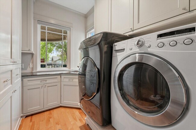 Building Photo - Refined Elegance Meets Modern Innovation i...
