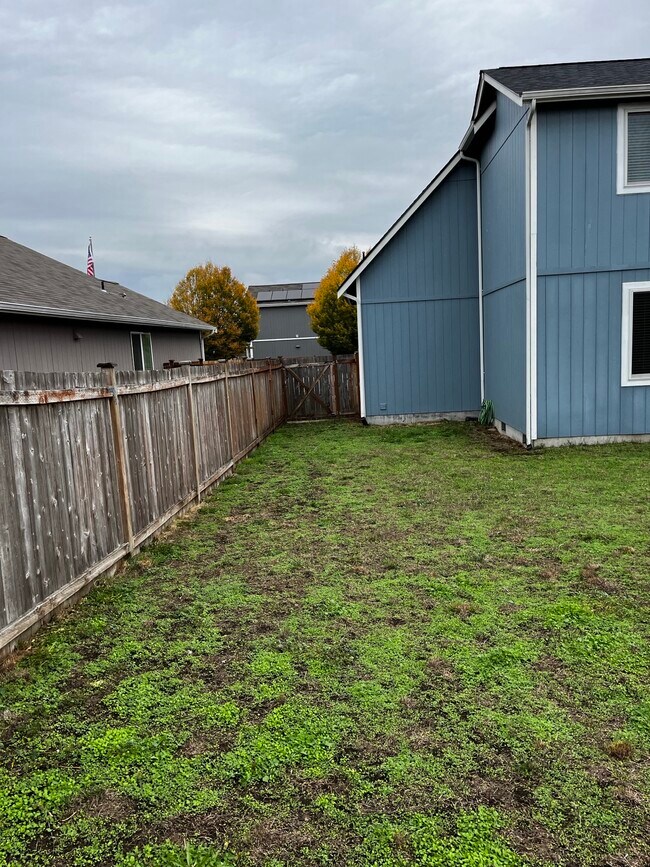 Building Photo - 9982 Greenleaf Loop SE