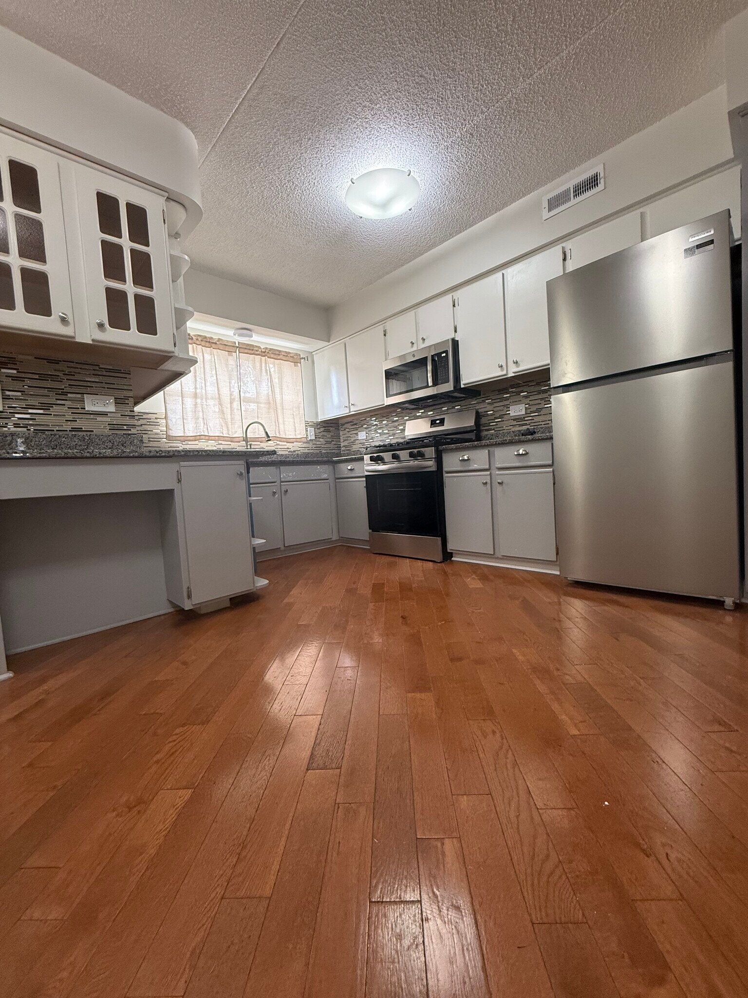 Kitchen - 4750 N Elston Ave