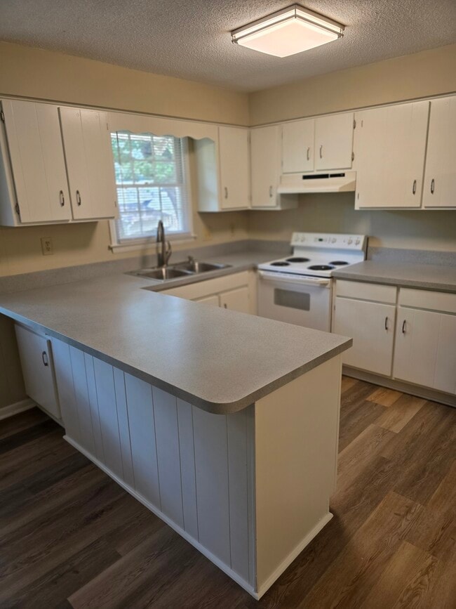 Building Photo - 1301 Fowler Dr