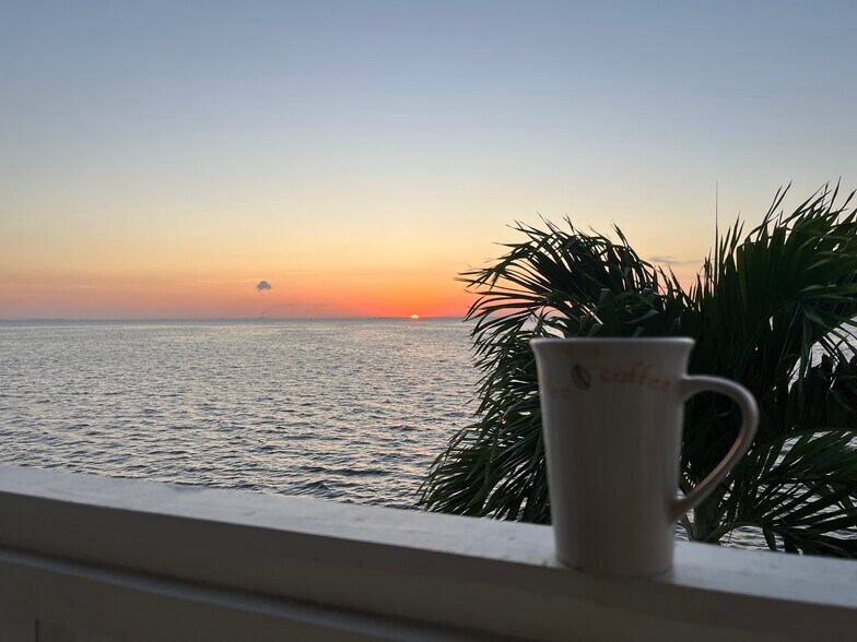 Building Photo - 5200 Coquina Key Dr SE