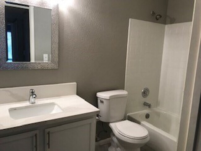 Building Photo - two bedroom two bath condo in Green Valley
