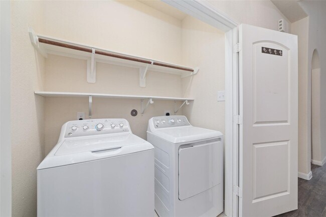 Building Photo - 13842 Evansdale Ln