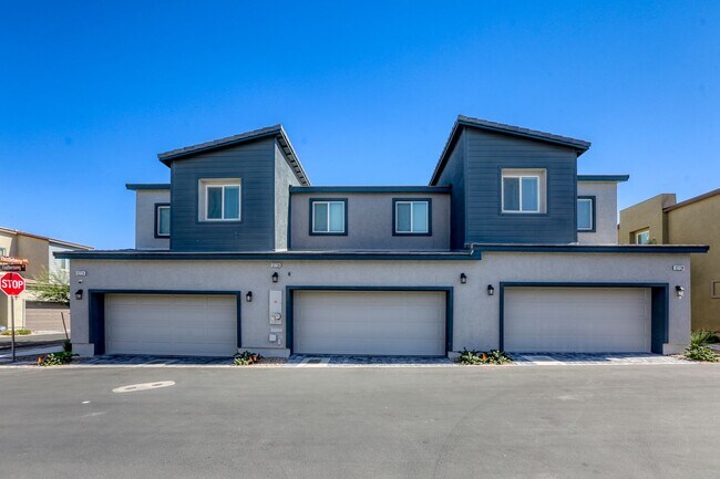 Building Photo - Furnished Henderson 3BR w/ Community Pool & fitness center