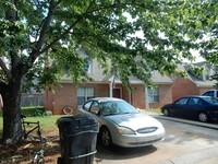 Building Photo - 500 Rosehip Ln