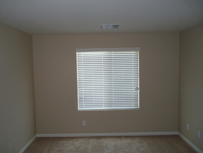 Building Photo - SOUTHERN HIGHLANDS 3 BEDROOM, 3 BATH HOME