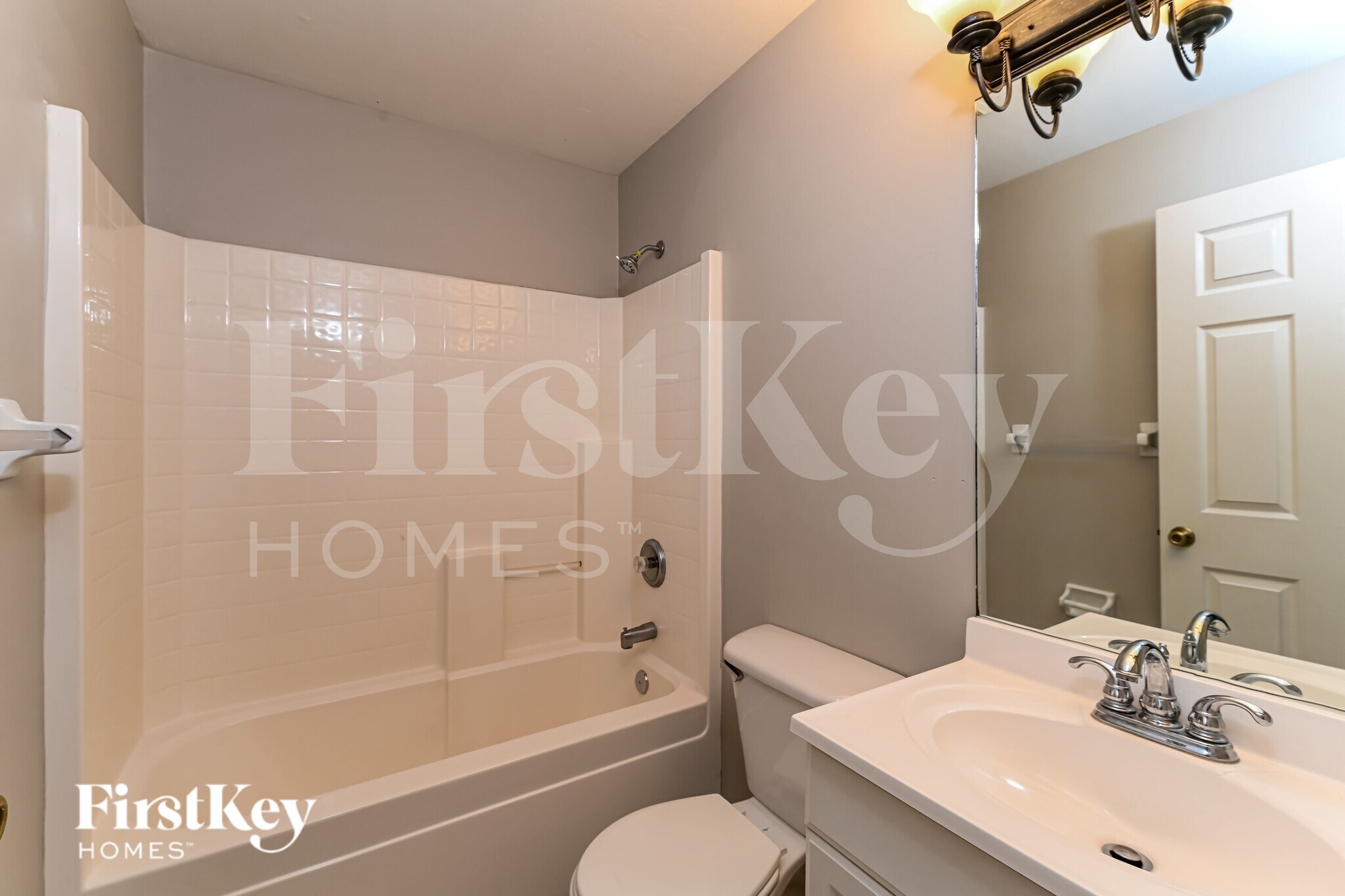 Building Photo - 2919 NW 4th Pl