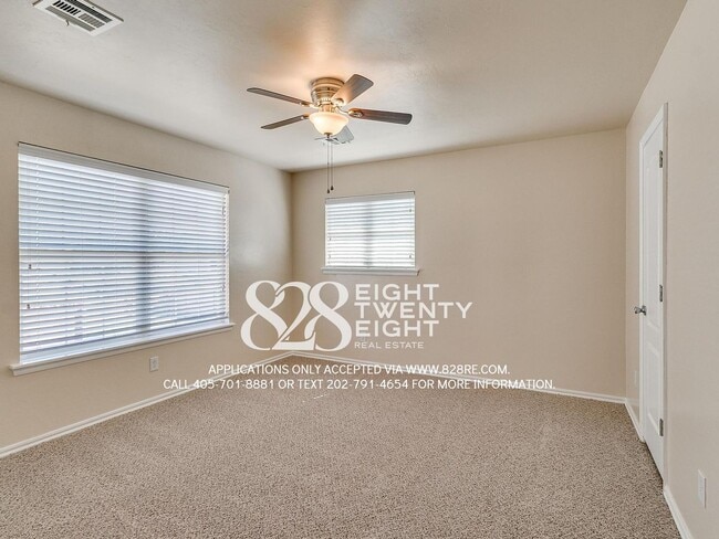 Building Photo - Spacious 2 Bed/1.5 Bath Norman Townhome Du...
