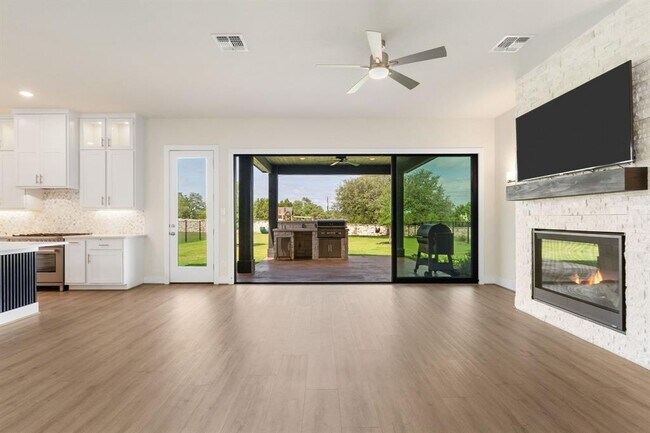 Building Photo - 504 Tomichi Trl