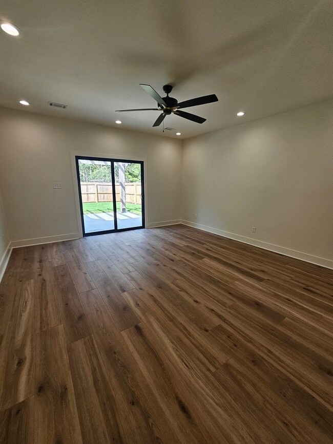 Building Photo - 7233 Havenwood Dr