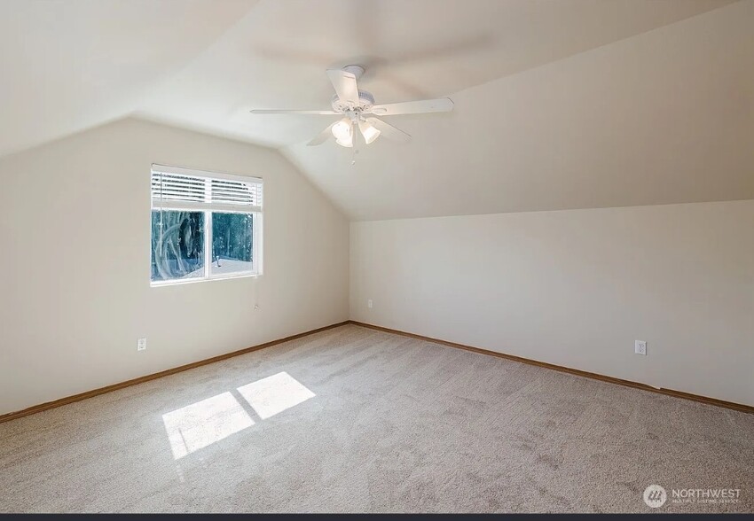 Bedroom 1 - 106 Goldenrod St
