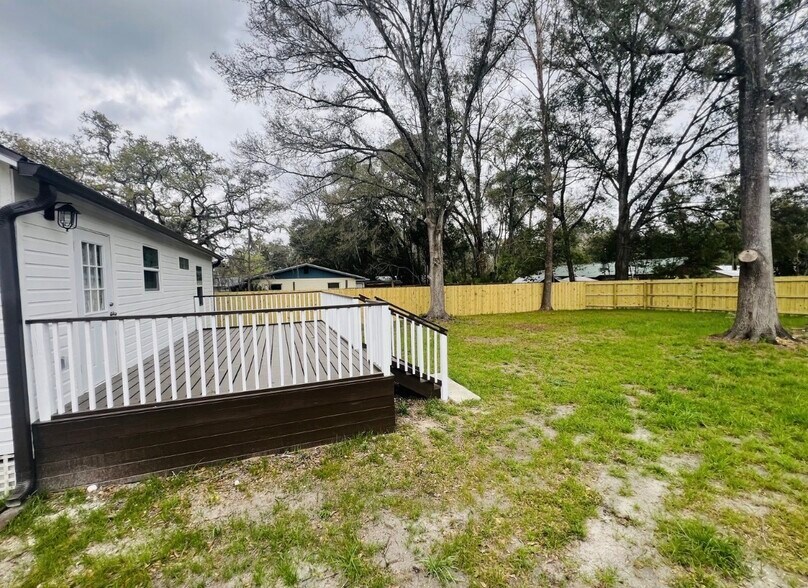 Building Photo - 329 NE 2nd St