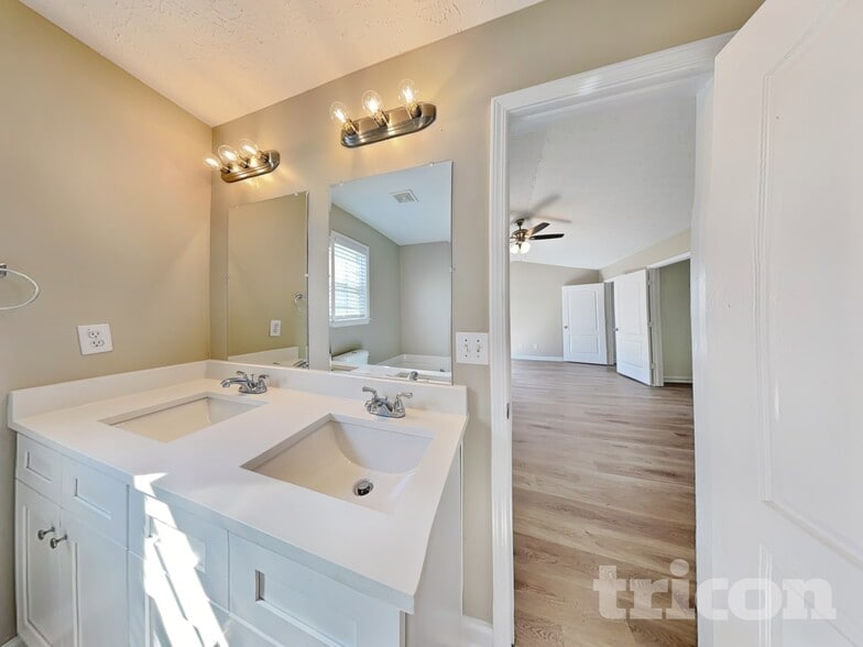 Building Photo - 206 Whistle Way