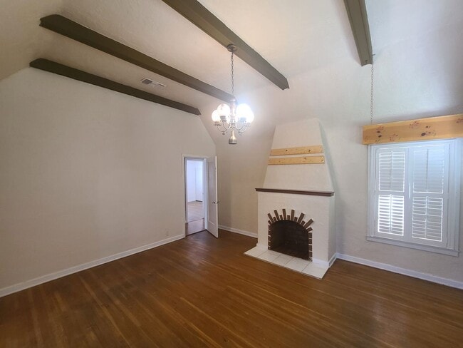 Building Photo - Home with All Utilities Included Now Available in Calexico!