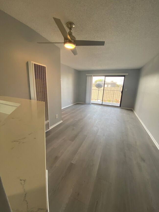 Interior Photo - 1039