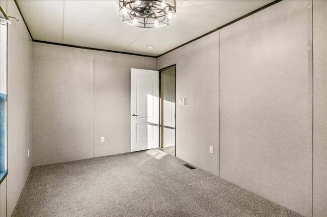 Building Photo - 409 Willow Dr