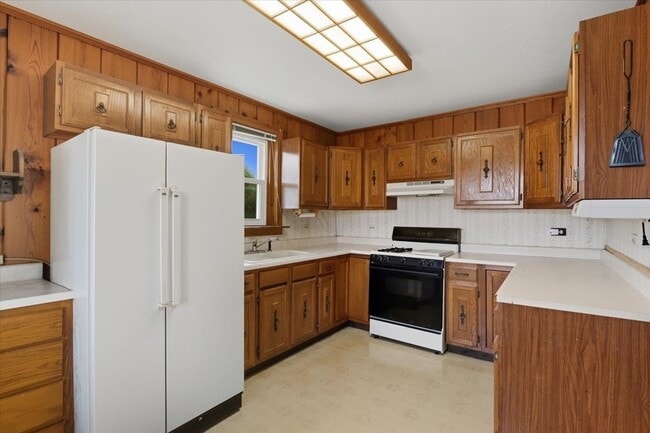 Building Photo - 69 E Grand Ave