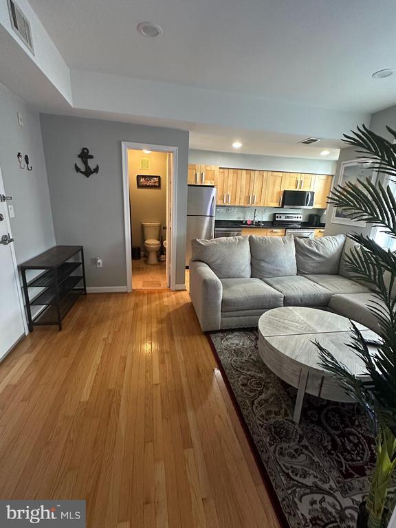 Building Photo - 314 V St NE