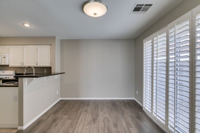 Building Photo - GORGEOUS HOME WITH TONS OF UPGRADES*GATED COMMUNITY WITH A COMMUNITY POOL*