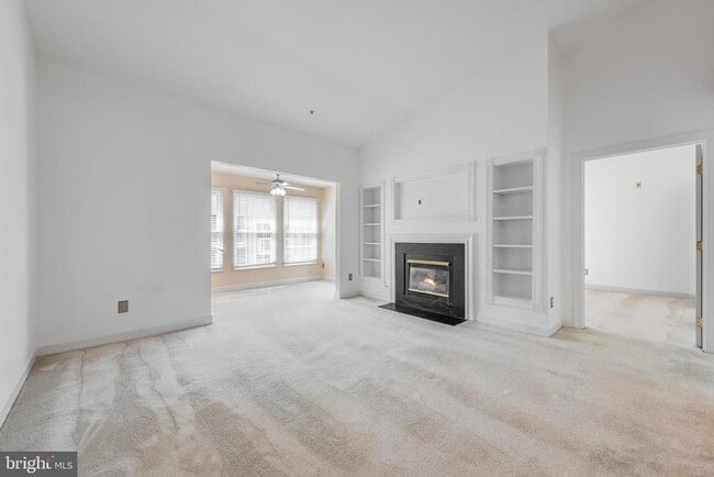 Building Photo - 8301 Bluebird Way