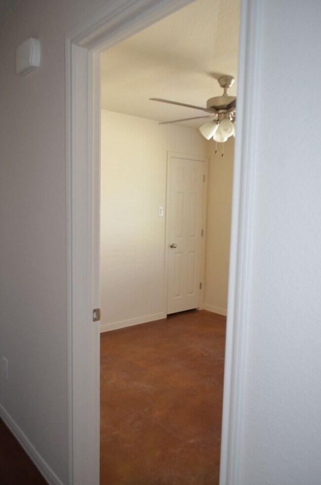 Building Photo - 806 N 3rd St