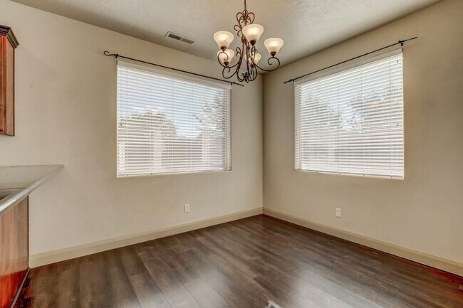 Building Photo - Beautifully Designed 5 Bedroom Home in Was...