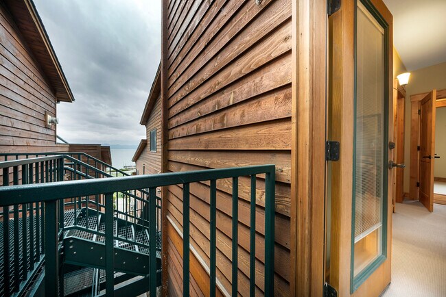 Building Photo - 150 Adams St