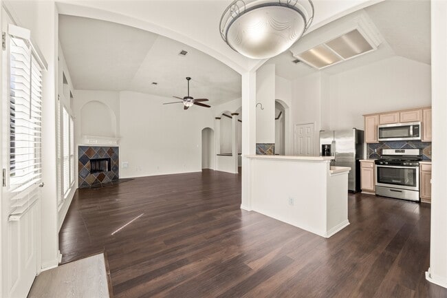 Building Photo - 4823 Lake Daniel Ct