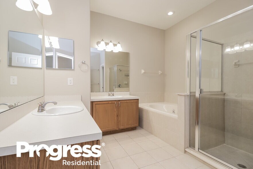 Building Photo - 14742 Stonebriar Way