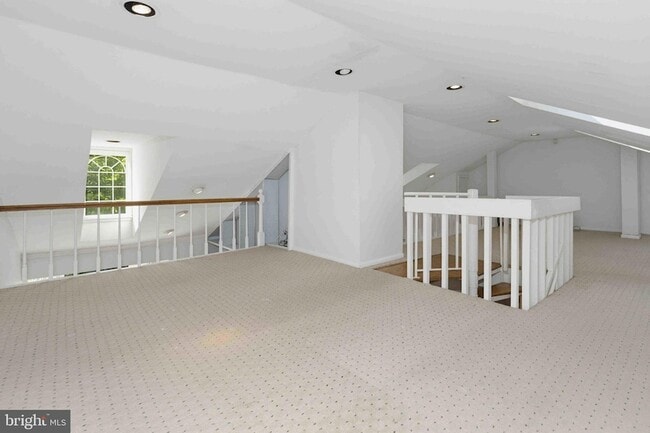 Building Photo - 1268 Rydal Rd