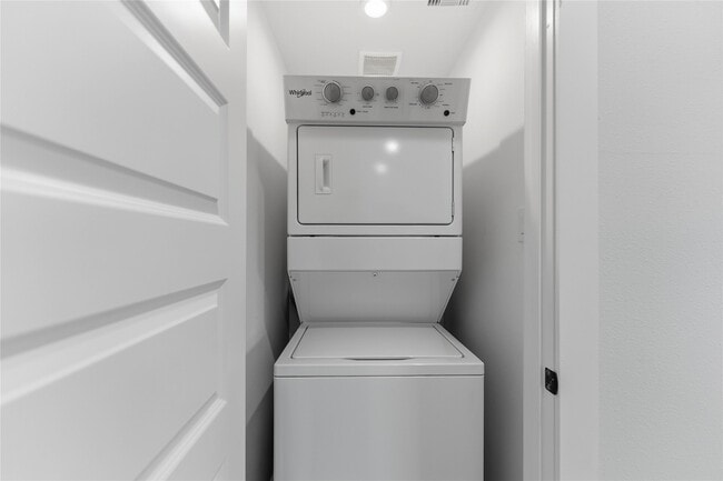 Building Photo - 5420 Elysian St