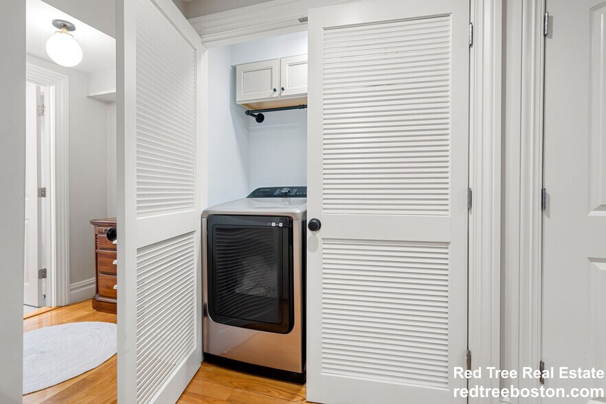 Building Photo - 687 E 6th St