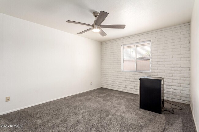 Building Photo - 11621 N 39th St