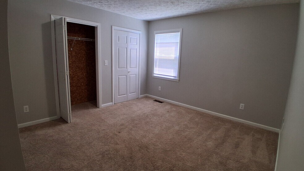 Building Photo - 201 Hicks Dr
