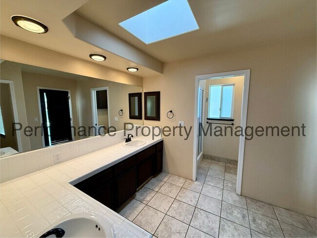 Building Photo - 10910 Mohican Dr
