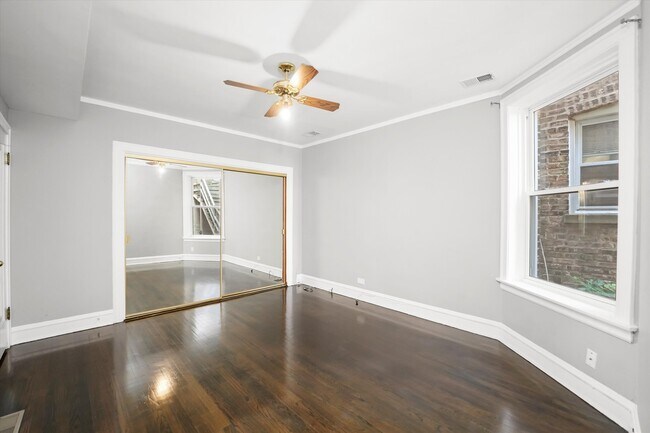 Building Photo - 5804 N Artesian Ave