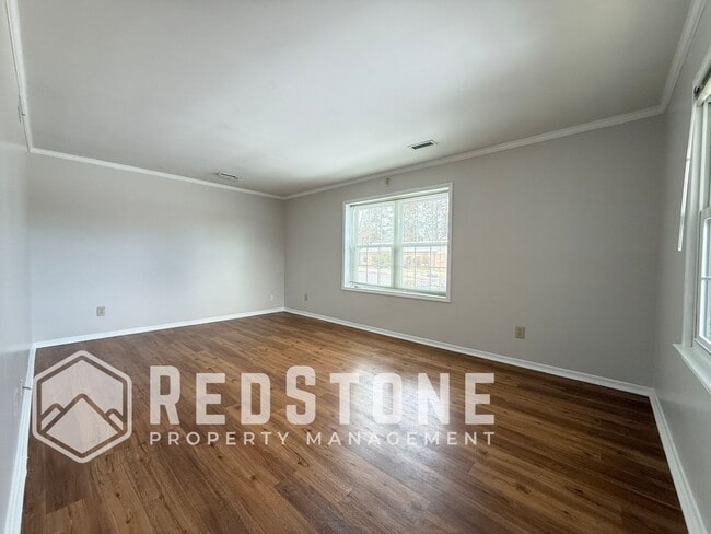 Building Photo - 136 Westview Dr