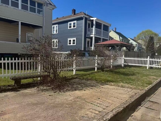 Building Photo - 23 Alexander Ave