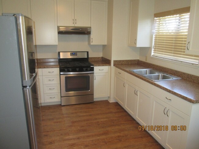 Building Photo - 2 Bedroom/1.5 Bath Condo