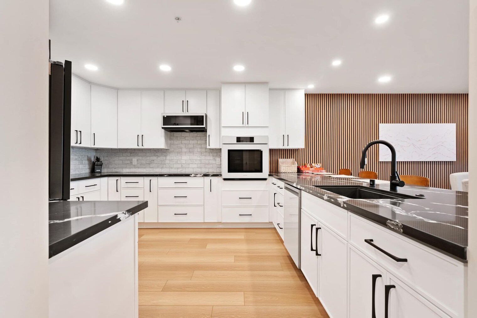 Building Photo - 2414 Front St