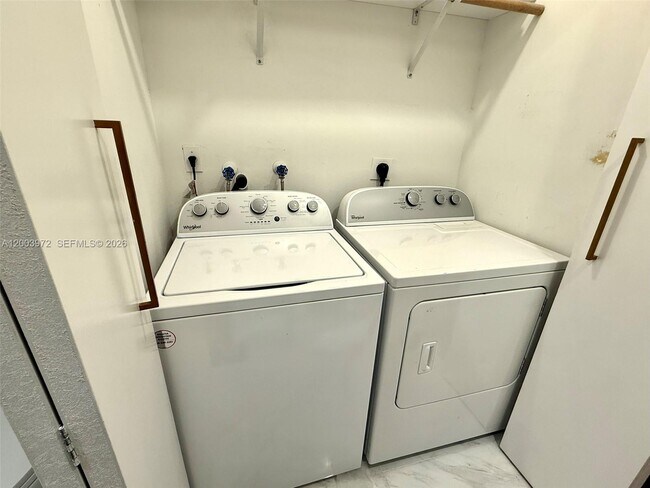 Building Photo - 6420 NW 109th Ave