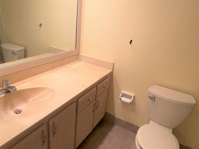 Building Photo - 3510 Oaks Way