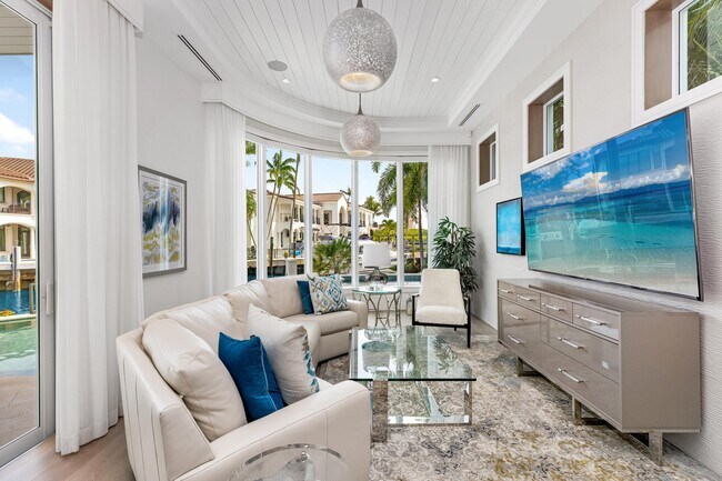 Building Photo - 863 Enfield St