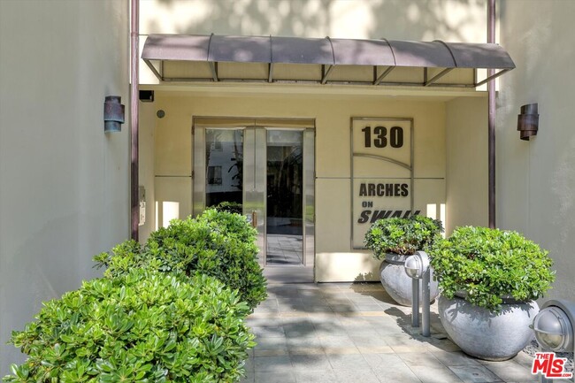 Building Photo - 130 N Swall Dr